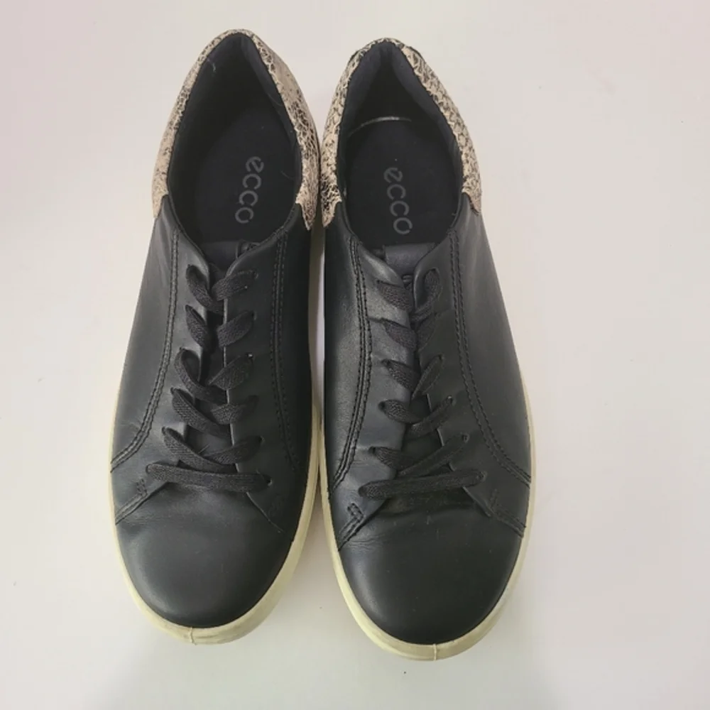Ecco Womens Soft 7Street Sneaker 40 (9-9.5) Extra Width Black‎ Snakeskin Leather